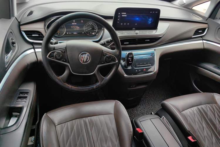 Used Buick GL8 2021 Land Cruiser Executive Class 652T Luxury Model Steering Wheel