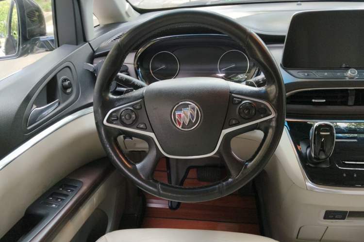 Used Buick GL8 2021 Land Cruiser Executive Class 652T Luxury Model Steering Wheel