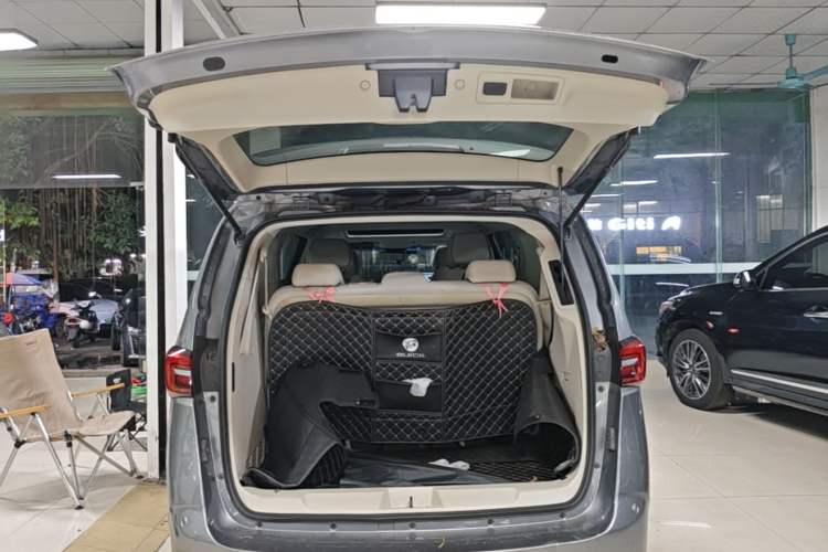 Used Buick GL8 2021 Land Cruiser Executive Class 652T Prestige Edition with Welfare Features Trunk