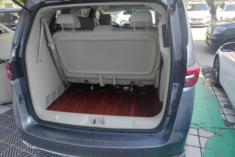 Used Buick GL8 2021 Land Cruiser Executive 652T Premium Model Trunk