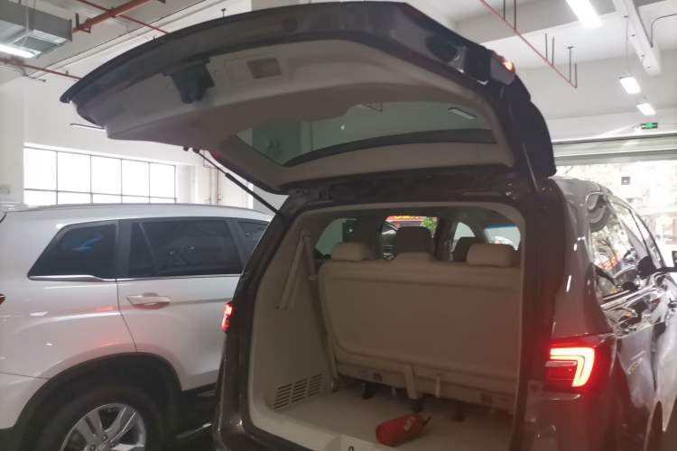 Used Buick GL8 2021 Land Cruiser Executive Class 652T Luxury Model Trunk