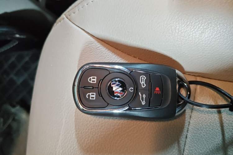 Used Buick GL8 2021 Land Cruiser Executive Class 652T Prestige Edition with Welfare Features Vehicle Key
