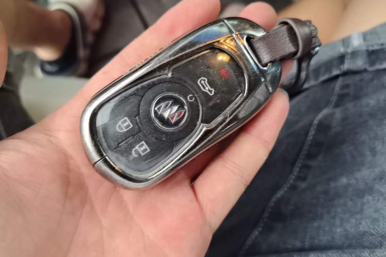 Used Buick GL8 2021 Land Cruiser Executive Class 652T Smart Luxury Model Vehicle Key