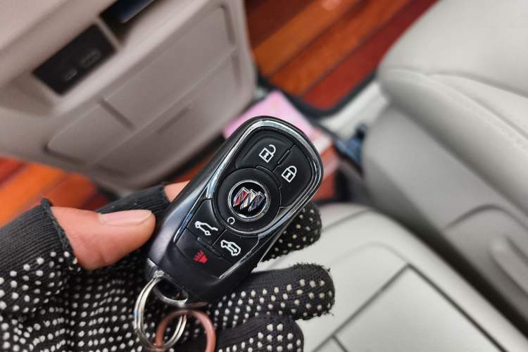 Used Buick GL8 2021 Land Cruiser Executive 652T Premium Model Vehicle Key