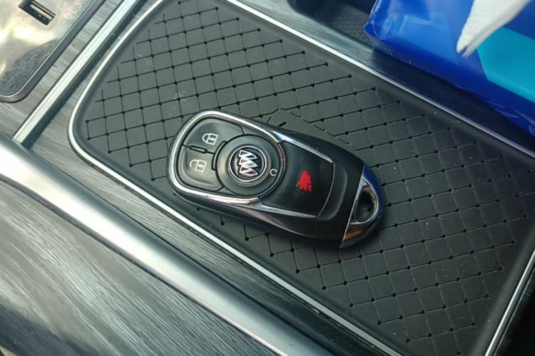 Used Buick GL8 2021 Land Cruiser Executive Class 652T Comfort Model Vehicle Key