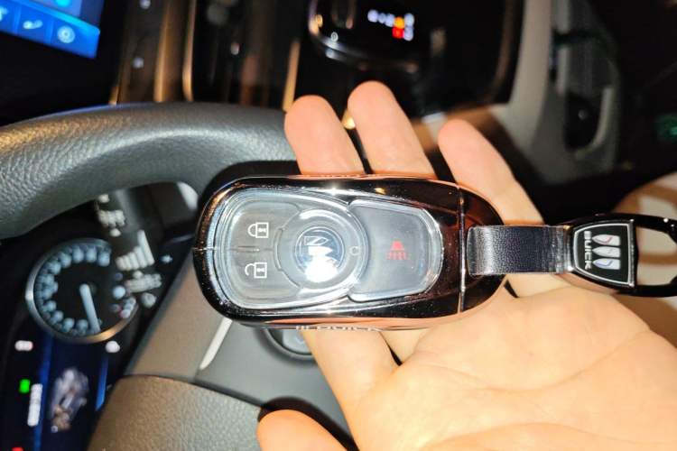 Used Buick GL8 2021 Land Cruiser Executive Class 652T Comfort Model Vehicle Key