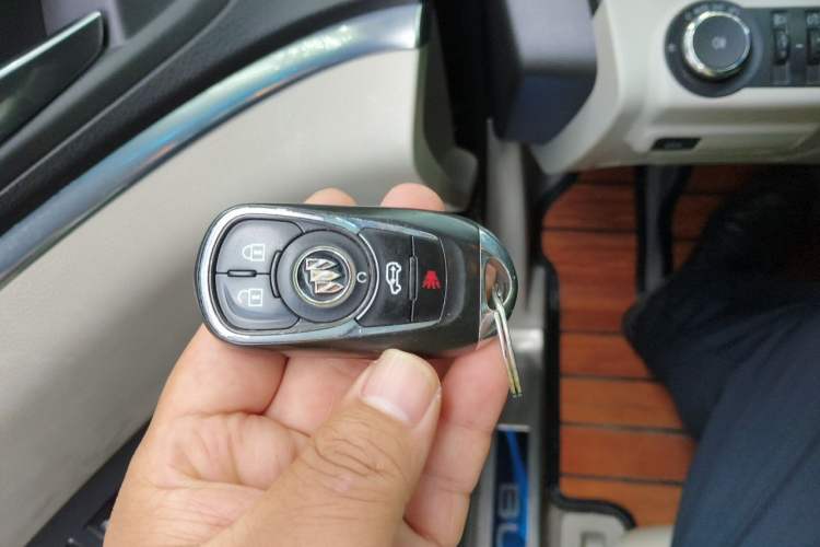 Used Buick GL8 2021 Land Cruiser Executive Class 652T Luxury Model Vehicle Key