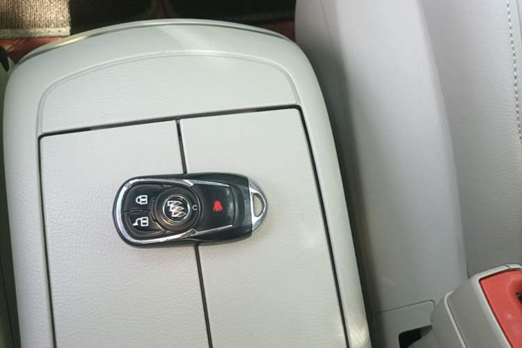 Used Buick GL8 2021 Land Cruiser Executive Class 652T Comfort Model Vehicle Key