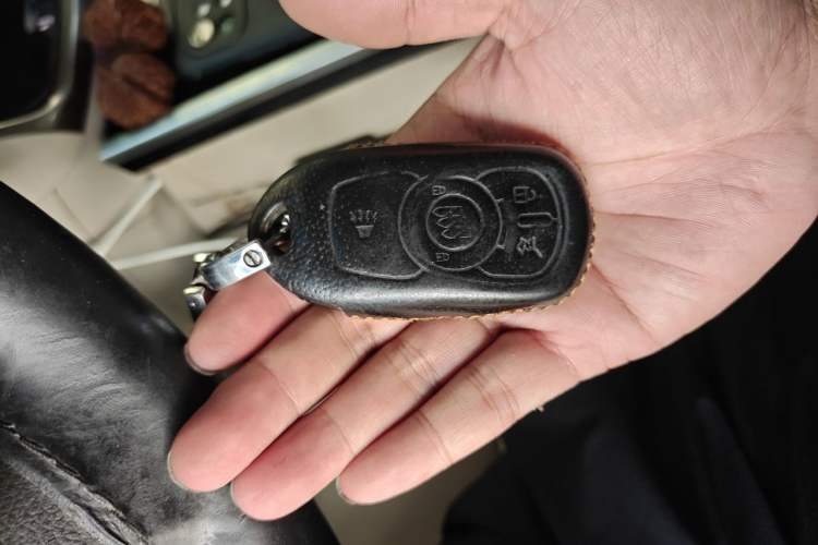 Used Buick GL8 2021 Land Cruiser Executive Class 652T Comfort Model Vehicle Key