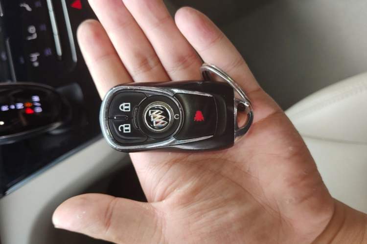 Used Buick GL8 2021 Land Cruiser Executive Class 652T Comfort Model Vehicle Key