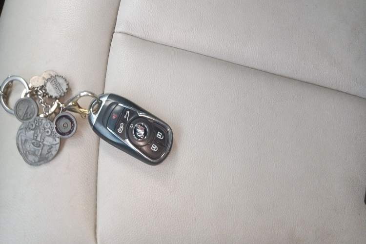 Used Buick GL8 2021 Land Cruiser Executive 652T Premium Model Vehicle Key