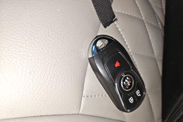 Used Buick GL8 2021 Land Cruiser Executive Class 652T Comfort Model Vehicle Key