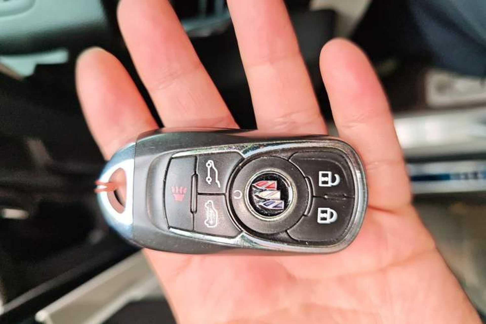 Used Buick GL8 2021 Land Cruiser Executive Class 652T Smart Luxury Model Vehicle Key