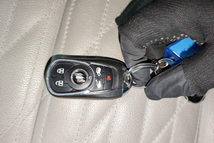 Used Buick GL8 2021 Land Cruiser Executive 652T Premium Model Vehicle Key