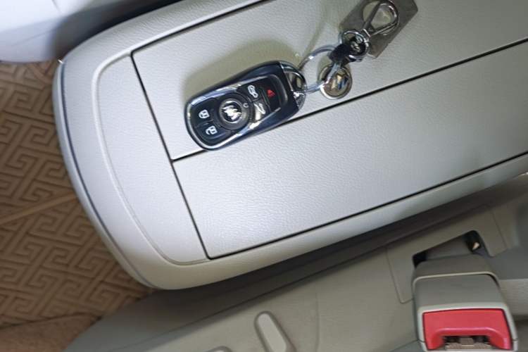 Used Buick GL8 2021 Land Cruiser Executive 652T Premium Model Vehicle Key