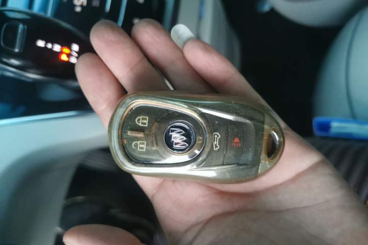 Used Buick GL8 2021 Land Cruiser Executive Class 652T Smart Luxury Model Vehicle Key