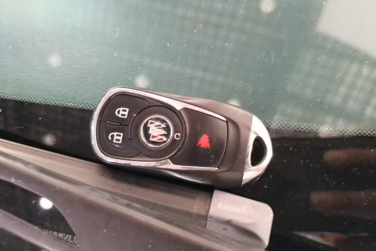Used Buick GL8 2021 Land Cruiser Executive Class 652T Comfort Model Vehicle Key