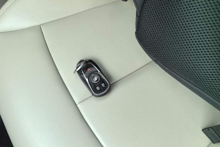 Used Buick GL8 2021 Land Cruiser Executive Class 652T Comfort Model Vehicle Key