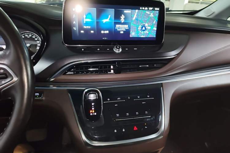Used Buick GL8 2021 Land Cruiser Executive Class 652T Luxury Model Audio And AC Panel