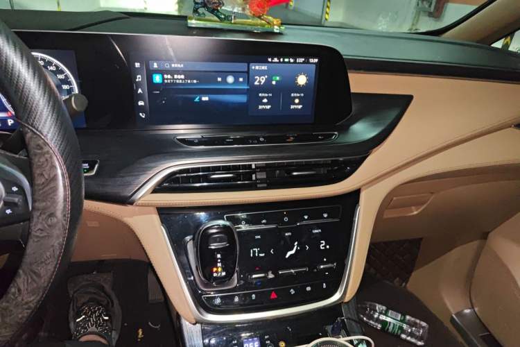 Used Buick GL8 2021 ES Land Cruiser 653T Luxury Edition Audio And AC Panel