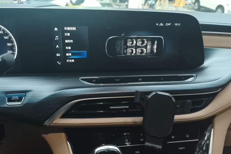 Used Buick GL8 2021 ES Landtrek 653T Luxury Model Audio And AC Panel
