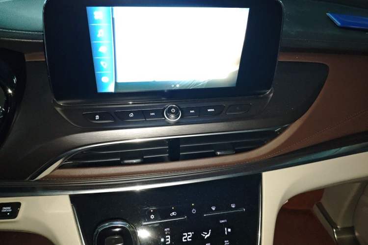 Used Buick GL8 2021 Land Cruiser Executive Class 652T Comfort Model Audio And AC Panel