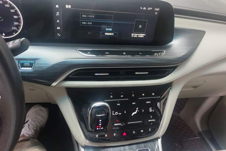 Used Buick GL8 2021 ES Landtrek 653T Comfort Edition Audio And AC Panel