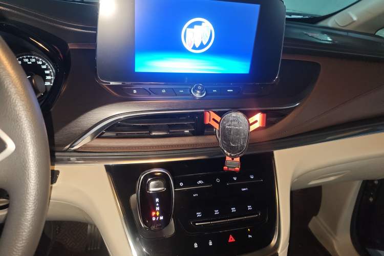 Used Buick GL8 2021 Land Cruiser Executive Class 652T Luxury Model Audio And AC Panel