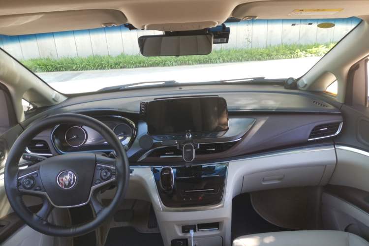 Used Buick GL8 2021 Land Cruiser Executive Class 652T Smart Luxury Model Center Console