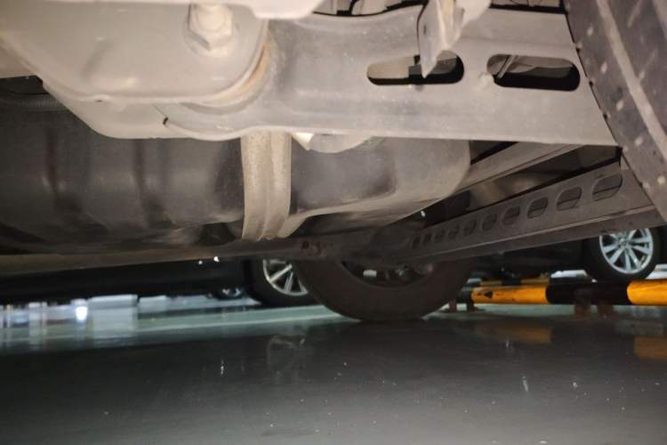 Used Buick GL8 2021 Land Cruiser Executive Class 652T Comfort Model Chassis Rear Left
