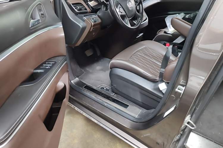 Used Buick GL8 2021 Land Cruiser Executive Class 652T Luxury Model Driver Seat