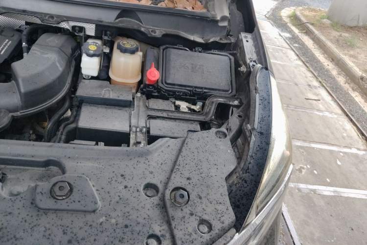 Used Buick GL8 2021 Land Cruiser Executive Class 652T Luxury Model Engine Bay Left