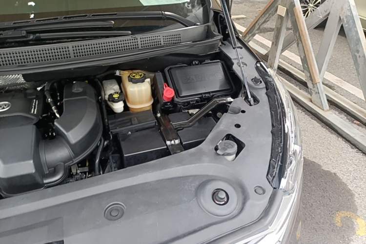 Used Buick GL8 2021 ES Land Cruiser 653T Luxury Edition Engine Bay Left