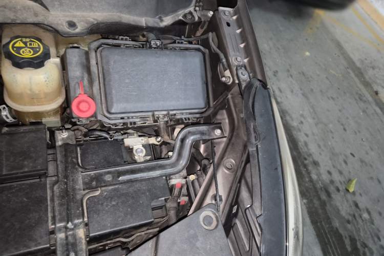 Used Buick GL8 2021 Land Cruiser Executive Class 652T Comfort Model Engine Bay Left