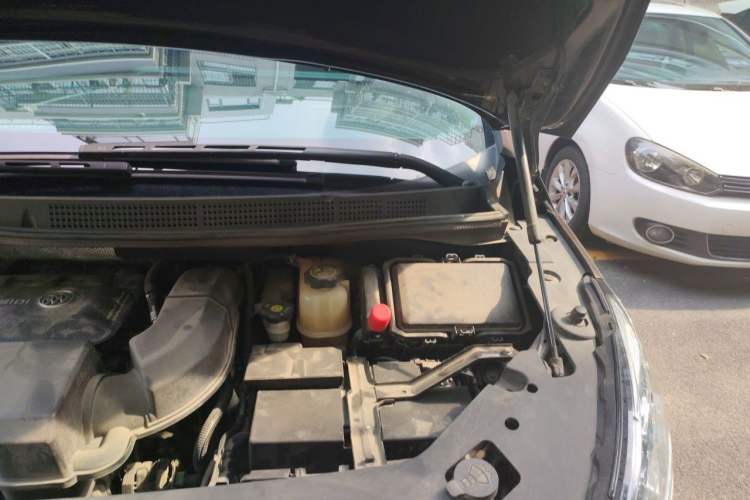 Used Buick GL8 2021 ES Land Cruiser 653T Luxury Edition Engine Bay Left