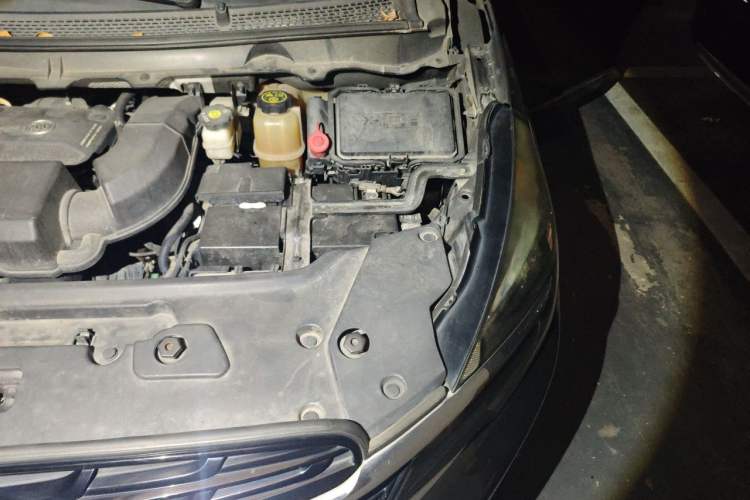 Used Buick GL8 2021 Land Cruiser Executive Class 652T Luxury Model Engine Bay Left