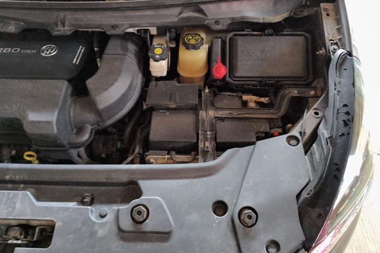 Used Buick GL8 2021 Land Cruiser Executive 652T Premium Model Engine Bay Left