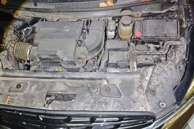 Used Buick GL8 2021 Land Cruiser Executive Class 652T Comfort Model Engine Bay Left