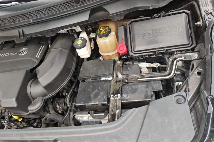Used Buick GL8 2021 Land Cruiser Executive Class 652T Comfort Model Engine Bay Left