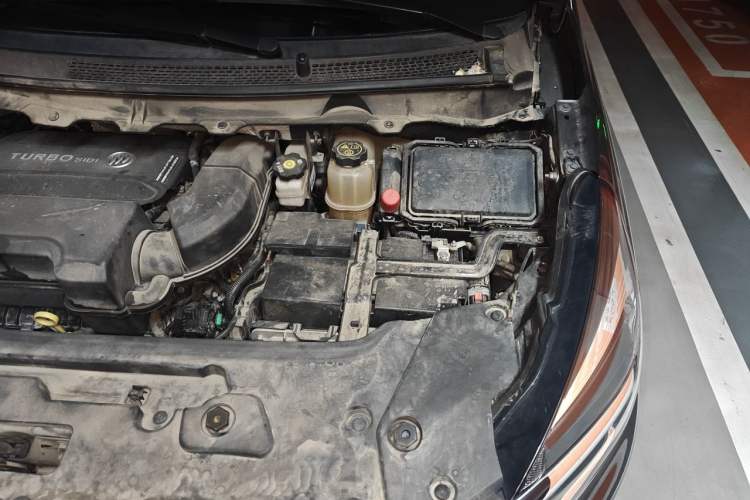 Used Buick GL8 2021 Land Cruiser Executive Class 652T Comfort Model Engine Bay Left