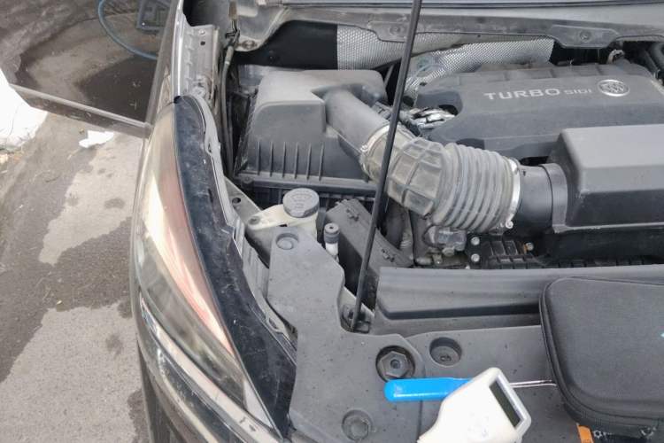 Used Buick GL8 2021 Land Cruiser Executive Class 652T Luxury Model Engine Bay Right