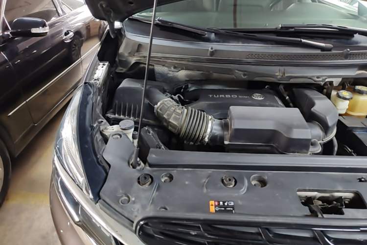 Used Buick GL8 2021 Land Cruiser Executive Class 652T Luxury Model Engine Bay Right