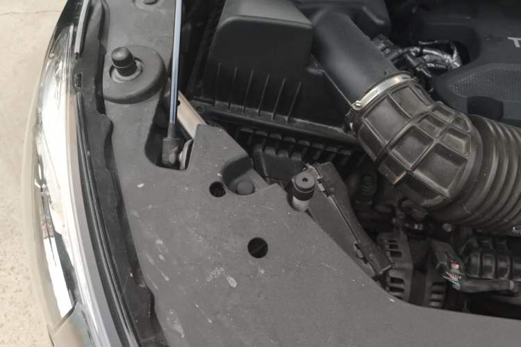 Used Buick GL8 2021 ES Landtrek 653T Luxury Model Engine Bay Right