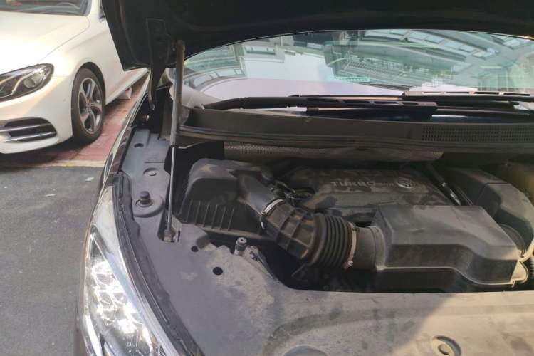 Used Buick GL8 2021 ES Land Cruiser 653T Luxury Edition Engine Bay Right
