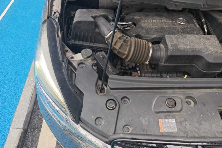Used Buick GL8 2021 Land Cruiser Executive Class 652T Luxury Model Engine Bay Right