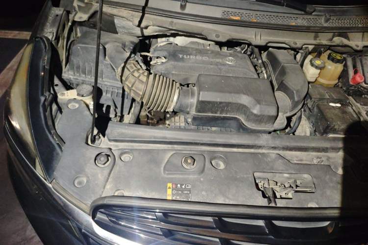 Used Buick GL8 2021 Land Cruiser Executive Class 652T Luxury Model Engine Bay Right
