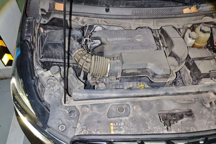 Used Buick GL8 2021 Land Cruiser Executive Class 652T Comfort Model Engine Bay Right