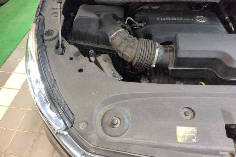 Used Buick GL8 2021 ES Landtrek 653T Luxury Model Engine Bay Right