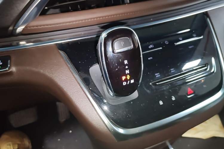 Used Buick GL8 2021 Land Cruiser Executive Class 652T Luxury Model Gear Lever