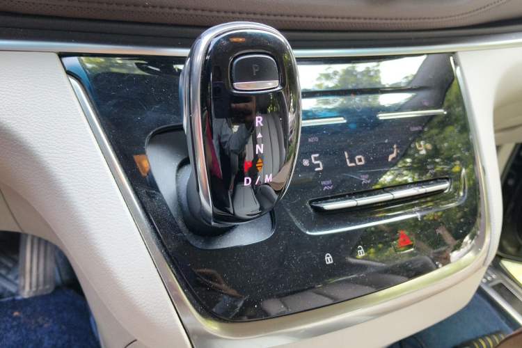 Used Buick GL8 2021 Land Cruiser Executive Class 652T Luxury Model Gear Lever